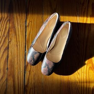 Elegant Snakeskin Patterned Block Heels